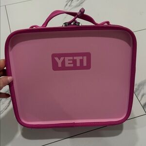 YETI Vibrant Pink Daytrip Lunch Box